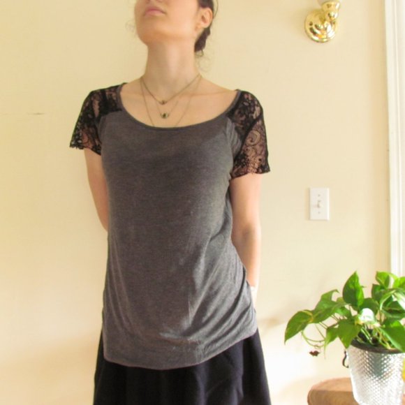 Comfy Lace Gothic Top - Picture 3 of 3